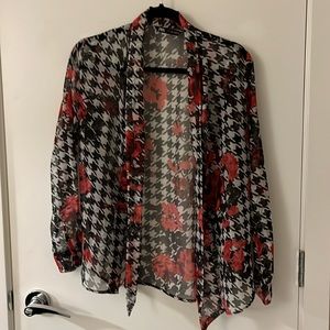 Zara Blouse. Size Small. In almost new condition.